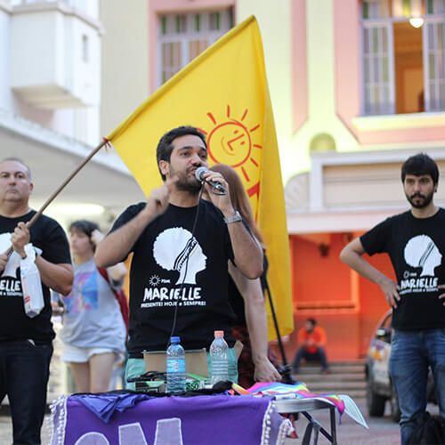 Imagem de um ato em busca de respostas pela morte de Marielle Franco